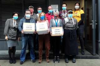 Livraison de masques de protection à Stëmm vun der Strooss